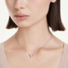 Ariana Grande X Swarovski Anhänger mit gemischten Schliffen, Libelle, mehrfarbig, rhodiniert Ariana Grande X Swarovski Anhänger mit gemischten Schliffen, Libelle, mehrfarbig, rhodiniert