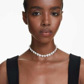 Ariana Grande X Swarovski Choker mit gemischten Schliffarten, Kristallperlen, Herz, weiss, rhodiniert Ariana Grande X Swarovski Choker mit gemischten Schliffarten, Kristallperlen, Herz, weiss, rhodiniert