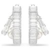Ariana Grande X Swarovski Ohrringe mit Kristallperlen, Baguette-Schliff, weiss, rhodiniert Ariana Grande X Swarovski Ohrringe mit Kristallperlen, Baguette-Schliff, weiss, rhodiniert