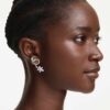 Ariana Grande X Swarovski Tropfenohrringe mit Ohrhülsen, gemischte Schliffe, Libelle, Blume, mehrfarbig, rhodiniert