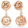 Constella-Ohrringe mit rundem Schliff, Dancing Stone, rosa, roségoldfarben plattiert Constella-Ohrringe mit rundem Schliff, Dancing Stone, rosa, roségoldfarben plattiert