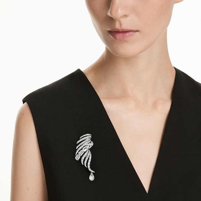 Die Brosche «Feather» aus der Vienna Collection, weiss, rutheniumbeschichtet Die Brosche «Feather» aus der Vienna Collection, weiss, rutheniumbeschichtet