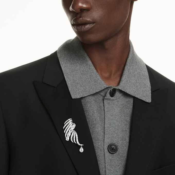 Die Brosche «Feather» aus der Vienna Collection, weiss, rutheniumbeschichtet Die Brosche «Feather» aus der Vienna Collection, weiss, rutheniumbeschichtet