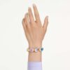 Gema-Armband mit übergrossen Kristallen, gemischte Schliffe, mehrfarbig, goldfarben plattiert Gema-Armband mit übergrossen Kristallen, gemischte Schliffe, mehrfarbig, goldfarben plattiert