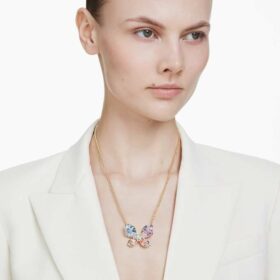 Idyllia-Anhänger und Brosche mit gemischten Schliffen, Pavé, Schmetterling, mehrfarbig, goldfarben plattiert