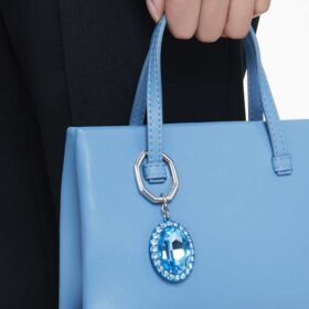 Schlüsselanhänger mit ovalem Schliff, blau, gemischte Metalloberfläche