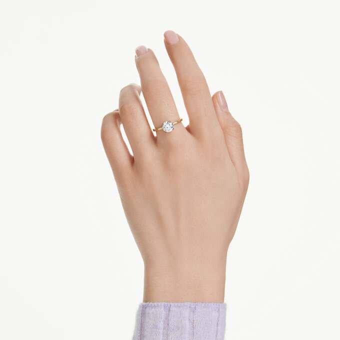 Stilla Cocktailring mit rundem Schliff, weiss, goldfarben plattiert Stilla Cocktailring mit rundem Schliff, weiss, goldfarben plattiert