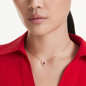 Symbolica-Anhänger, Rundschliff, Pavé, Hufeisen, rot, roségoldfarben vergoldet Symbolica-Anhänger, Rundschliff, Pavé, Hufeisen, rot, roségoldfarben vergoldet